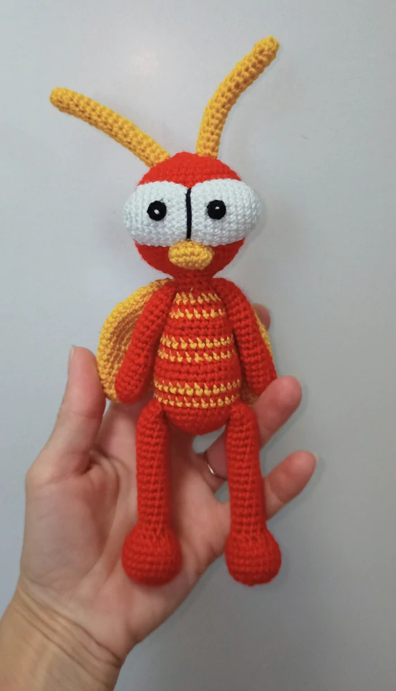 Háčkovaný cvrček - 24 cm