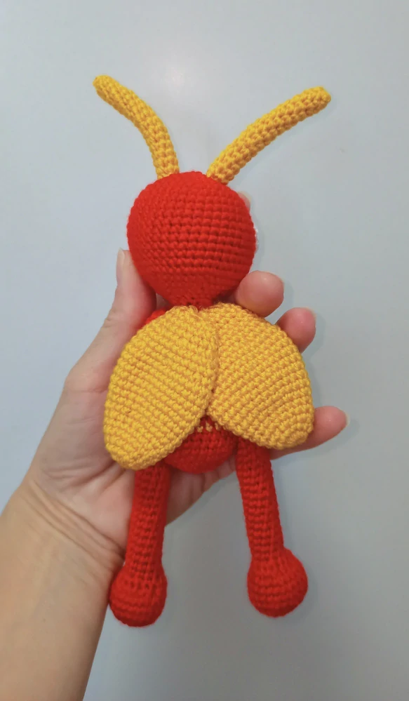 Háčkovaný cvrček - 24 cm